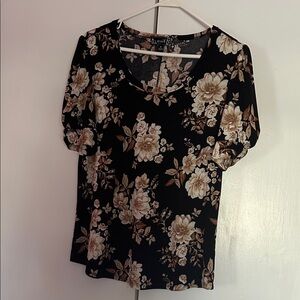 naïf || Black Floral Short-Sleeve Women's Top